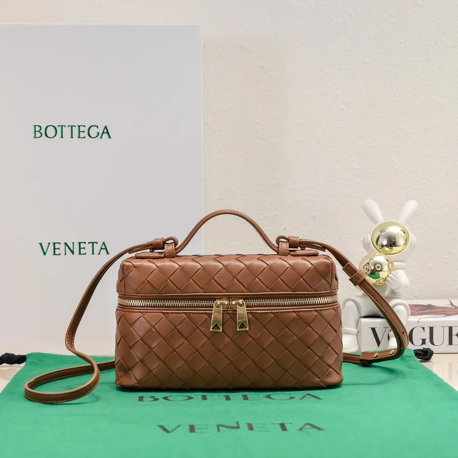 Bottega Veneta 24 Summer Bucket Bag with Zip