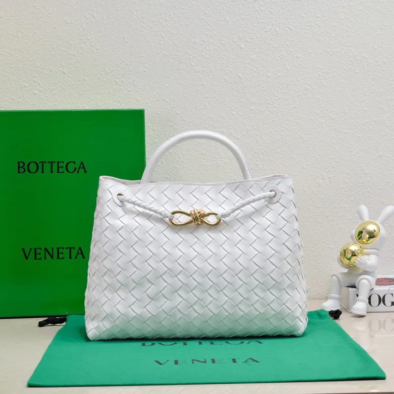 Bottega Veneta 2023 New Andiamo Bucket Bag