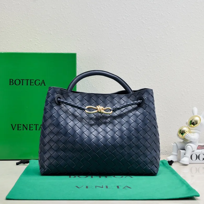 Bottega Veneta 2023 New Andiamo Bucket Bag