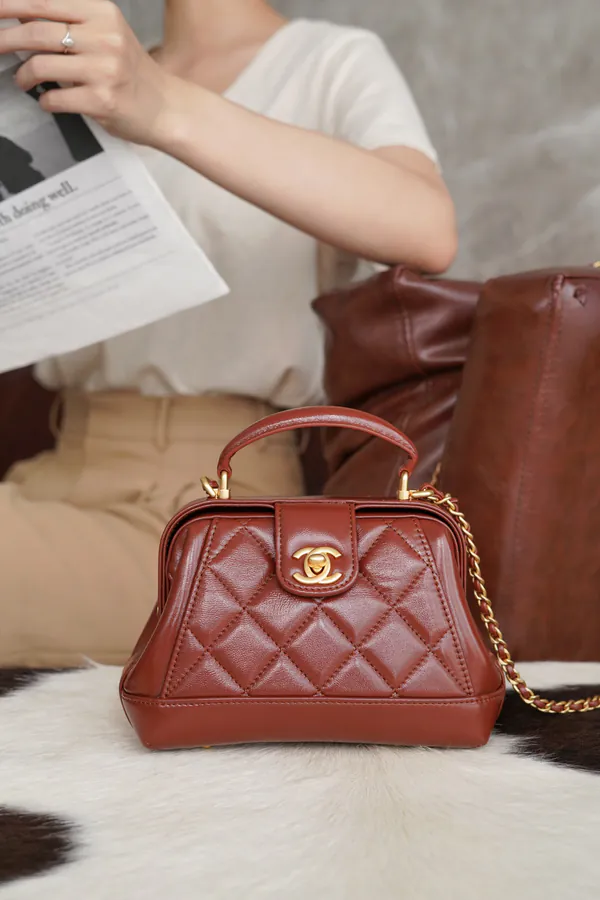 Lightweight and Versatile, the Perfect Tote