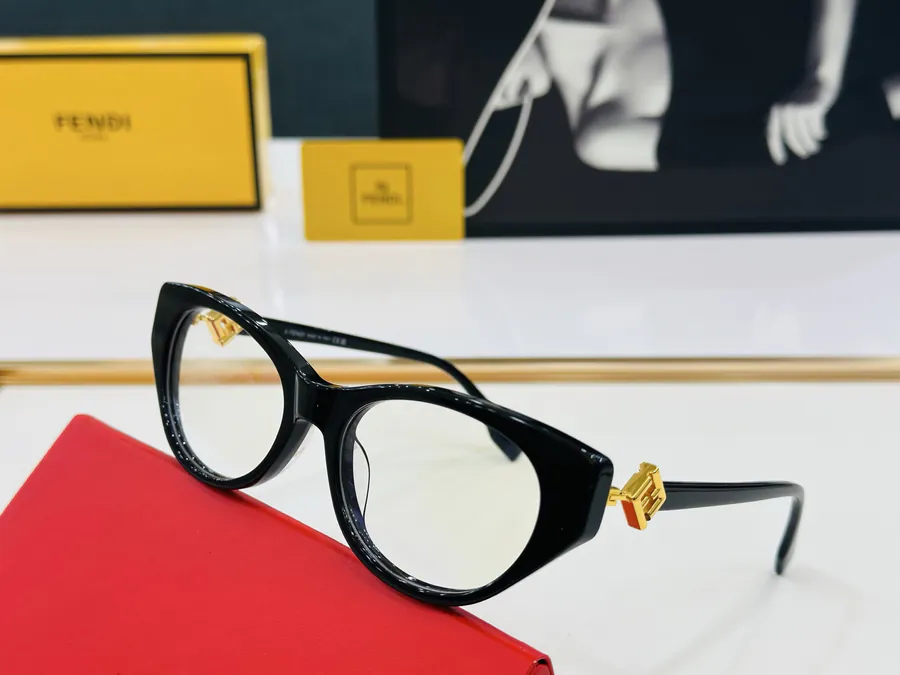 FENDI FE50099 Bucket Bag