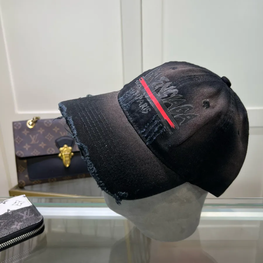 P43 Baseball Cap - Stylish and Simple