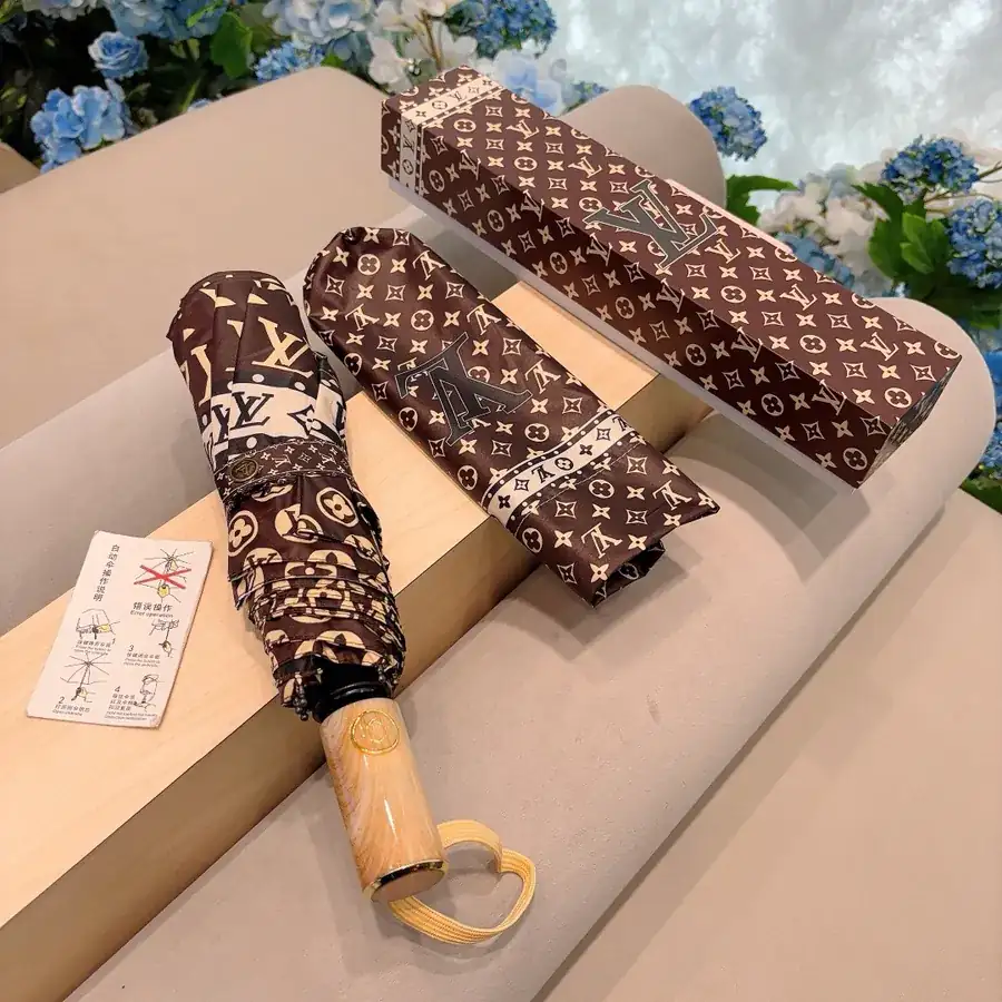 LOUIS VUITTON 三折自动折叠晴雨伞
