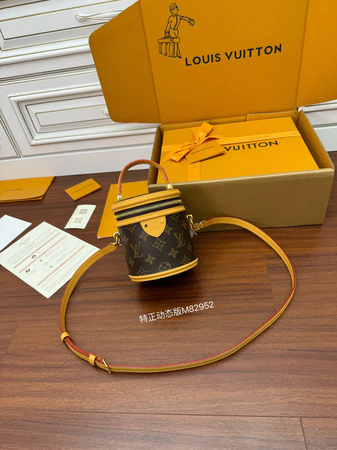 M82952 Exclusive Edition Handbag