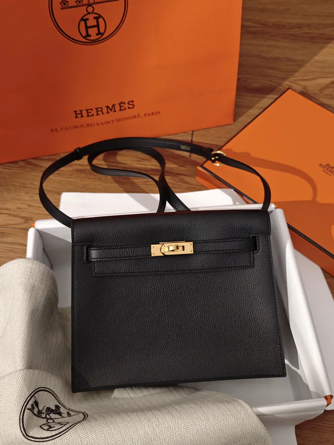 Dance Black Gold Clasp Phone Case