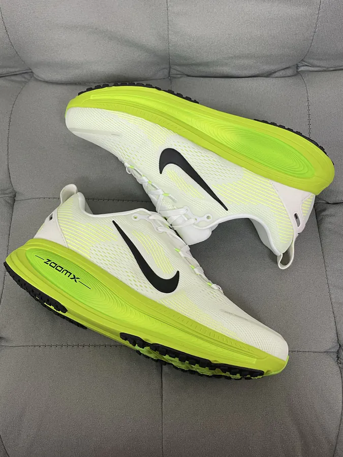 Nike Vomero 18 Kids Running Shoes