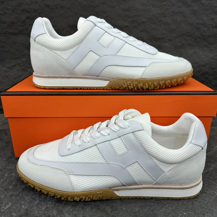 Jet Sneakers with撞色 Pattern and 'H' Detail